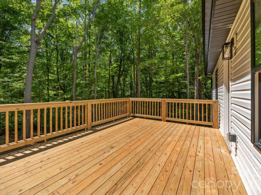 253 Crestview Acres Road, Statesville, NC 28677.  MLS# CAR4373286, YatesRealty ID 15866. 