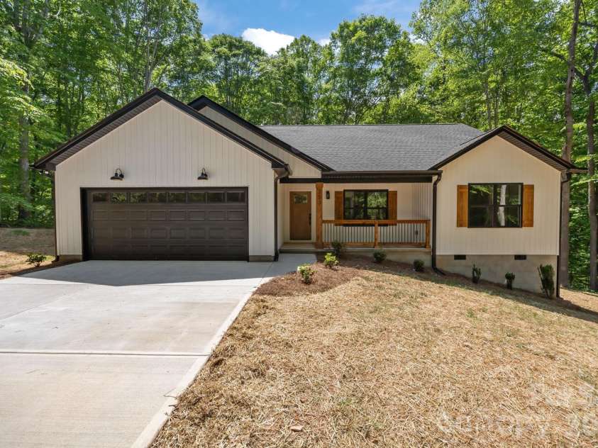 253 Crestview Acres Road, Statesville, NC 28677.  MLS# CAR4373286, YatesRealty ID 15866. 