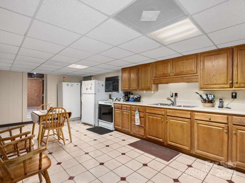 218 Brown Road, Hendersonville, NC 28791.  MLS# CAR4200878, YatesRealty ID 15867. Lower Kitch