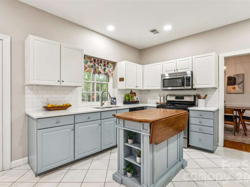 5719 Swanston Drive, Charlotte, NC 28269.  MLS# CAR4363976, YatesRealty ID 15867. 