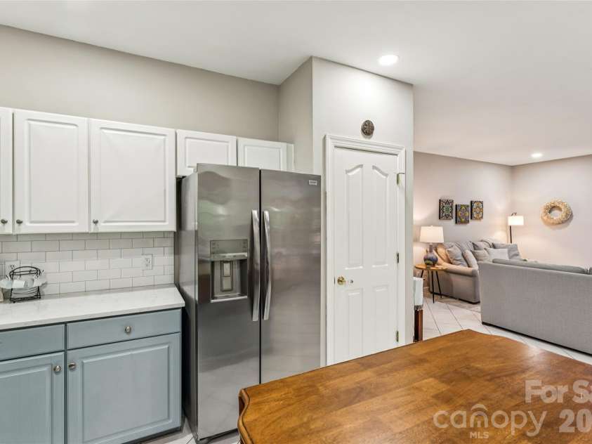 5719 Swanston Drive, Charlotte, NC 28269.  MLS# CAR4363976, YatesRealty ID 15867. 