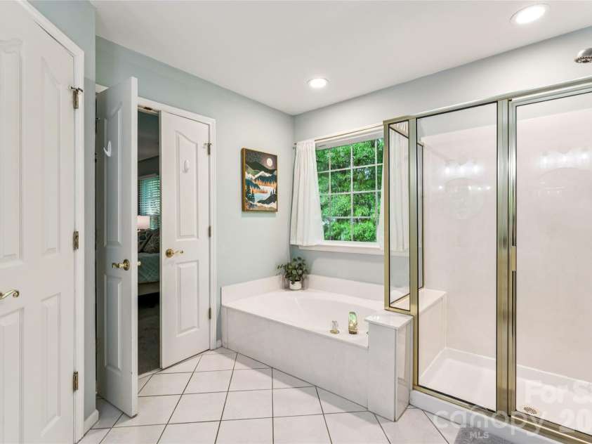 5719 Swanston Drive, Charlotte, NC 28269.  MLS# CAR4363976, YatesRealty ID 15867. 