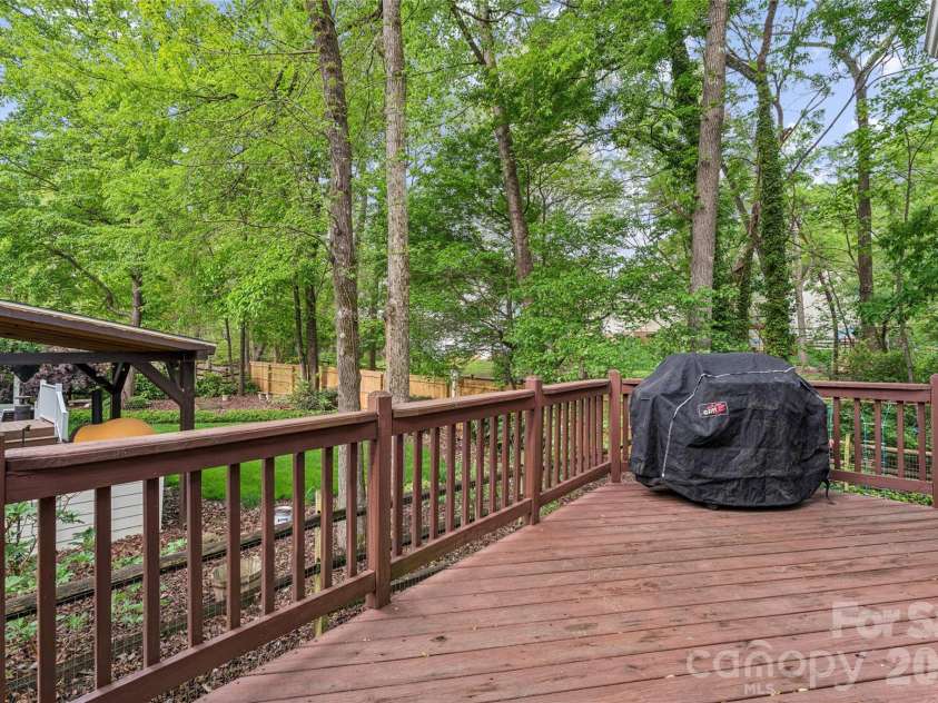 5719 Swanston Drive, Charlotte, NC 28269.  MLS# CAR4363976, YatesRealty ID 15867. 