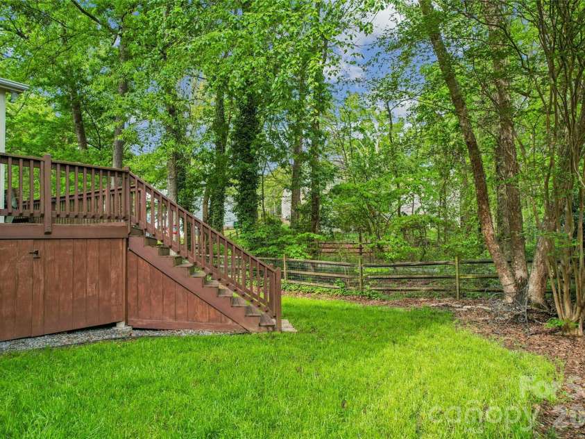 5719 Swanston Drive, Charlotte, NC 28269.  MLS# CAR4363976, YatesRealty ID 15867. 