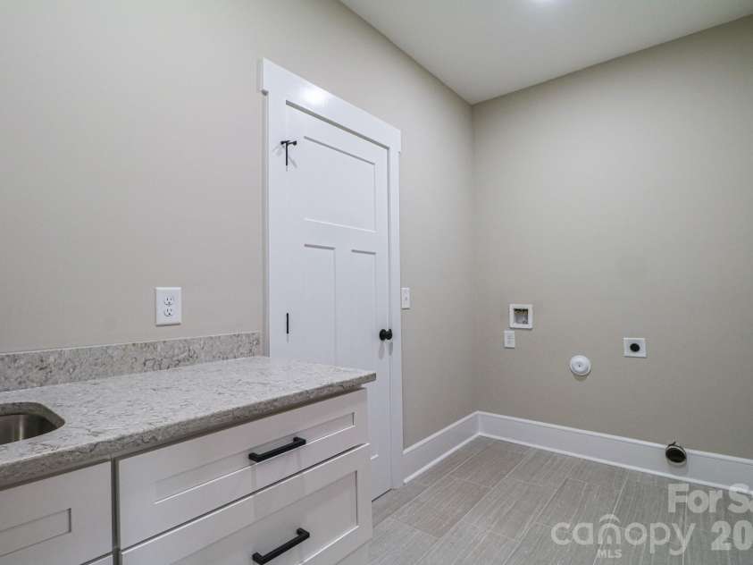 1070 Castle Mill Lane, Salisbury, NC 28145.  MLS# CAR4275471, YatesRealty ID 15868. Laundry