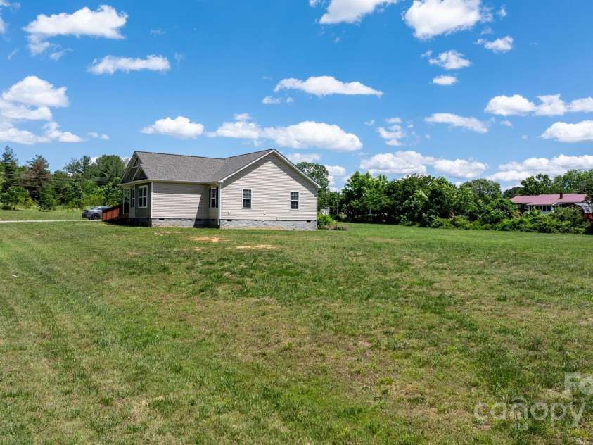 125 Carter Lane, Statesville, NC 28625.  MLS# CAR4257538, YatesRealty ID 15868. 
