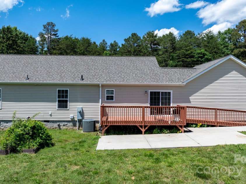 125 Carter Lane, Statesville, NC 28625.  MLS# CAR4257538, YatesRealty ID 15868. 