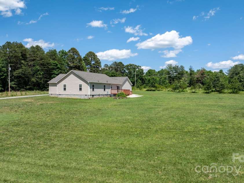 125 Carter Lane, Statesville, NC 28625.  MLS# CAR4257538, YatesRealty ID 15868. 