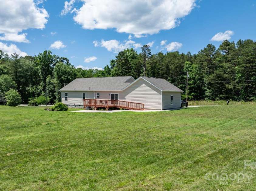 125 Carter Lane, Statesville, NC 28625.  MLS# CAR4257538, YatesRealty ID 15868. 