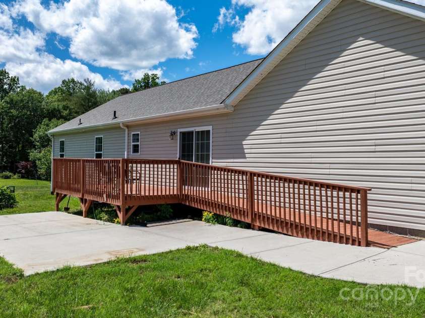 125 Carter Lane, Statesville, NC 28625.  MLS# CAR4257538, YatesRealty ID 15868. 