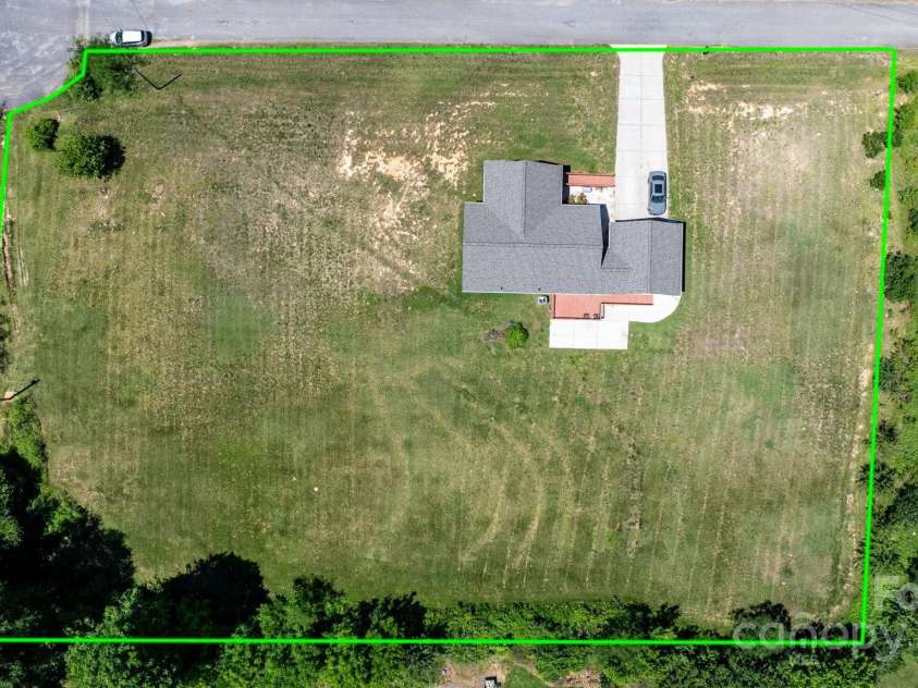 125 Carter Lane, Statesville, NC 28625.  MLS# CAR4257538, YatesRealty ID 15868. 