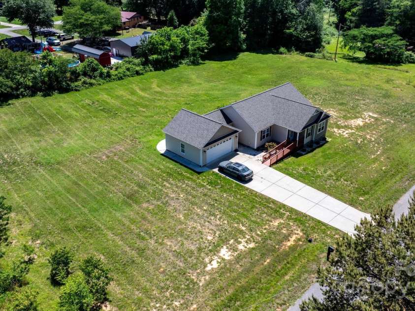 125 Carter Lane, Statesville, NC 28625.  MLS# CAR4257538, YatesRealty ID 15868. 