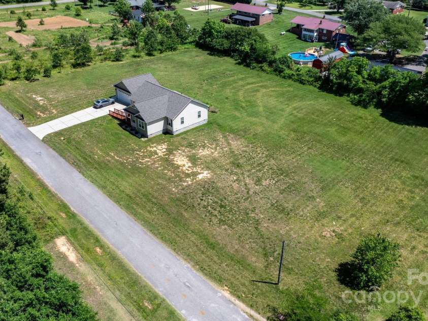 125 Carter Lane, Statesville, NC 28625.  MLS# CAR4257538, YatesRealty ID 15868. 