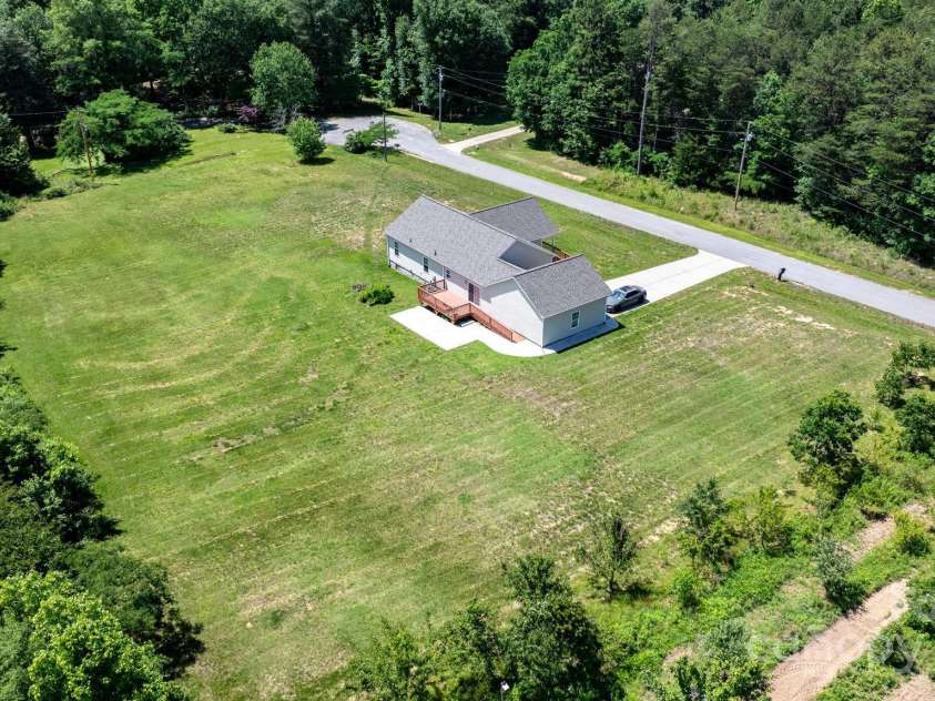 125 Carter Lane, Statesville, NC 28625.  MLS# CAR4257538, YatesRealty ID 15868. 