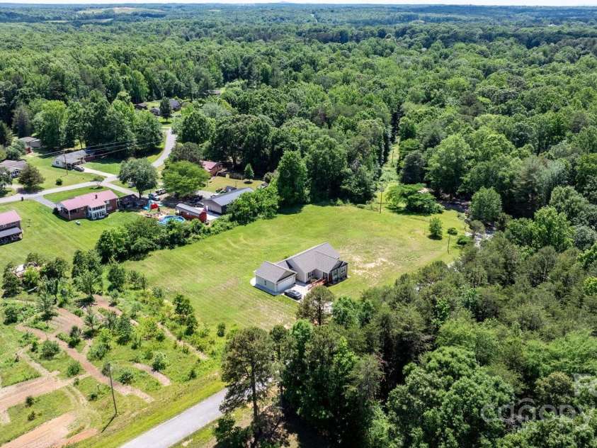 125 Carter Lane, Statesville, NC 28625.  MLS# CAR4257538, YatesRealty ID 15868. 