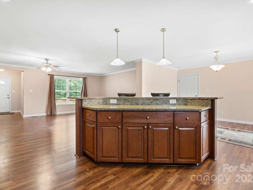 125 Carter Lane, Statesville, NC 28625.  MLS# CAR4257538, YatesRealty ID 15868. 