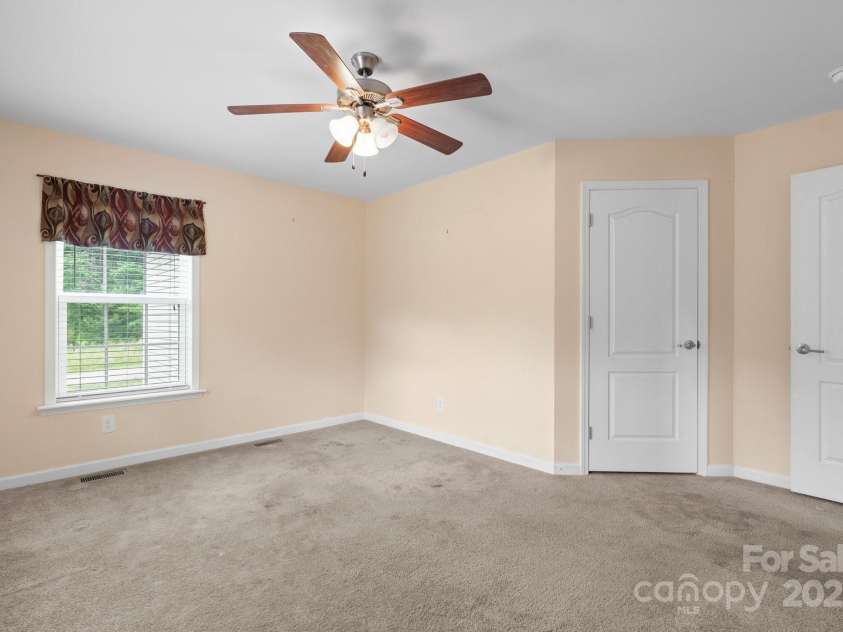 125 Carter Lane, Statesville, NC 28625.  MLS# CAR4257538, YatesRealty ID 15868. 