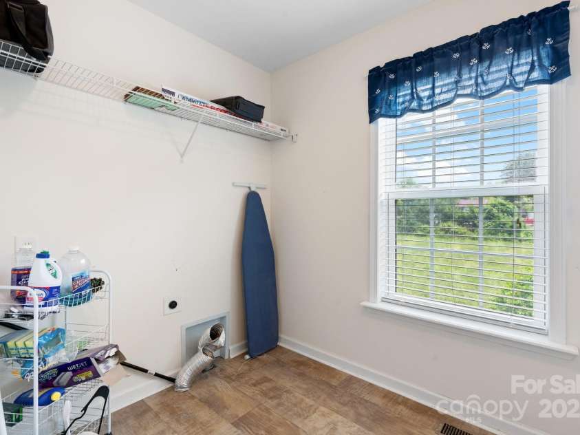 125 Carter Lane, Statesville, NC 28625.  MLS# CAR4257538, YatesRealty ID 15868. 