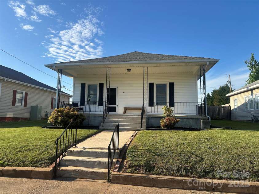 36 Maple Avenue, Gastonia, NC 28054.  MLS# CAR4248577, YatesRealty ID 15869. 