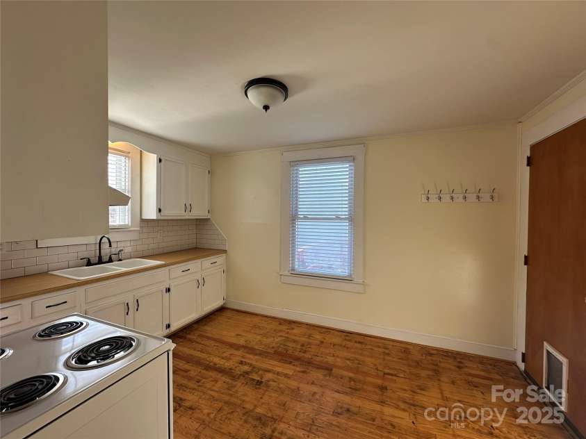 36 Maple Avenue, Gastonia, NC 28054.  MLS# CAR4248577, YatesRealty ID 15869. 