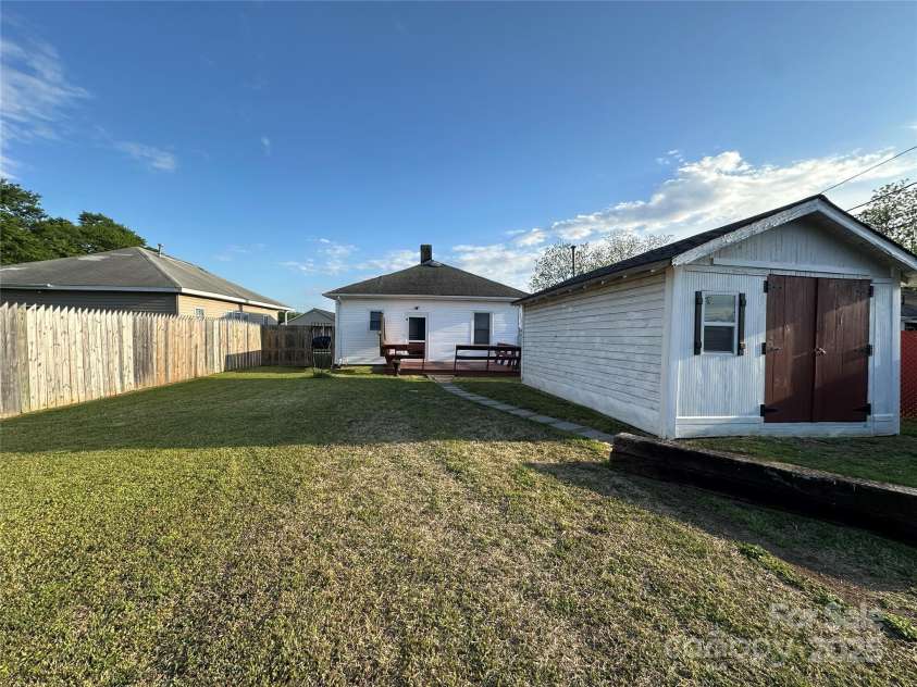 36 Maple Avenue, Gastonia, NC 28054.  MLS# CAR4248577, YatesRealty ID 15869. 