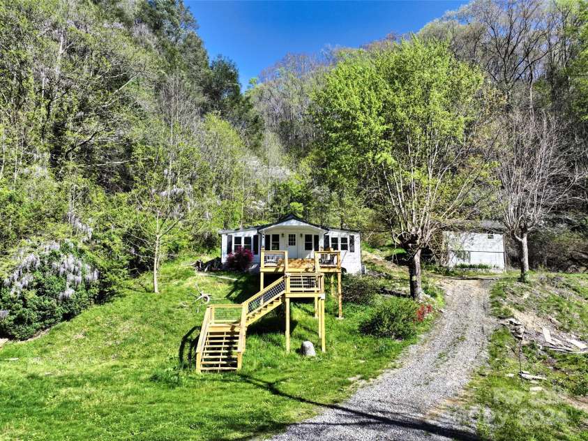 2180 Pigeon Roost Road, Green Mountain, NC 28740.  MLS# CAR4137054, YatesRealty ID 1587. Walk up the deck stairs or drive up to the door level
