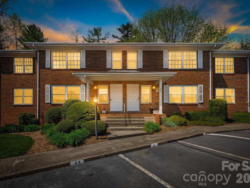 28 Capri Lane, Hendersonville, NC 28792.  MLS# CAR4247195, YatesRealty ID 15870. 