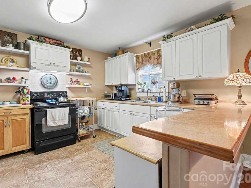 103 Westover Avenue, Kannapolis, NC 28081.  MLS# CAR4329261, YatesRealty ID 15871. 