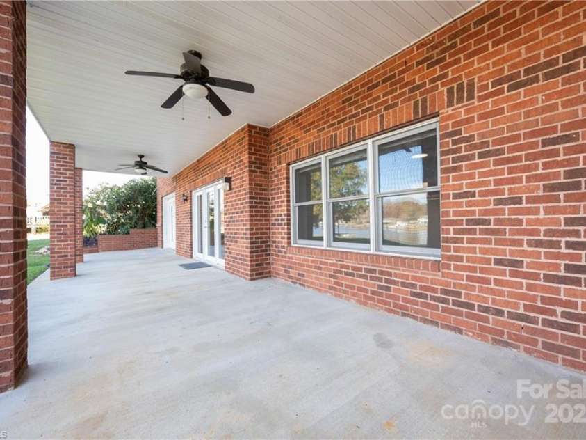 1851 Waterford Pointe Road, Lexington, NC 27292.  MLS# CAR4322245, YatesRealty ID 15872. 