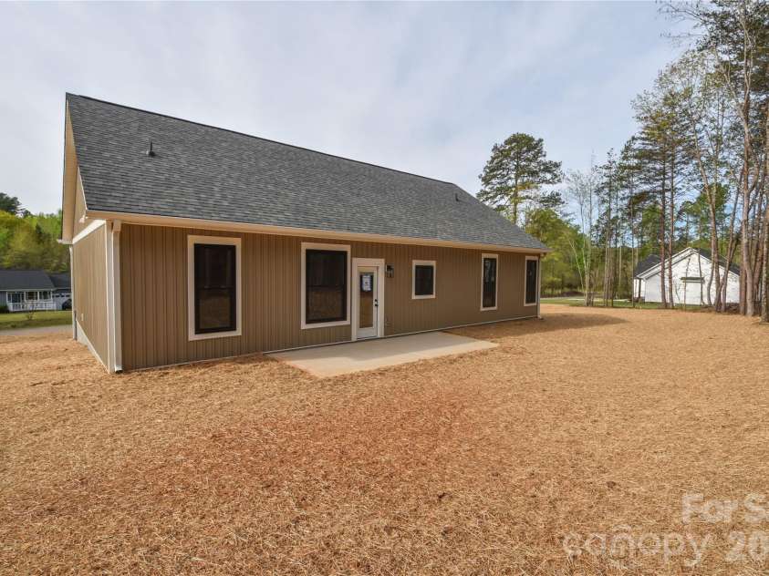 1524 Conestoga Crossing, Catawba, NC 28609.  MLS# CAR4367371, YatesRealty ID 15874. 