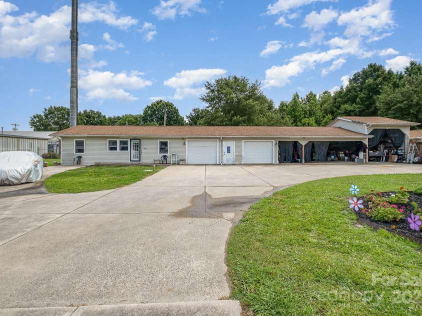 907 Sikes Mill Road, Monroe, NC 28110.  MLS# CAR4256950, YatesRealty ID 15874. 
