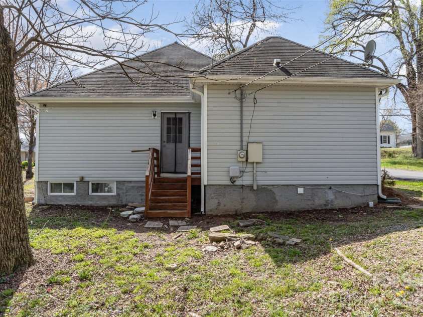 201 Tuckaseege Road, Mount Holly, NC 28120.  MLS# CAR4235092, YatesRealty ID 15875. 