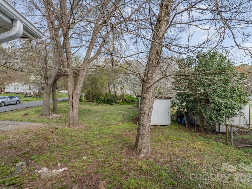 201 Tuckaseege Road, Mount Holly, NC 28120.  MLS# CAR4235092, YatesRealty ID 15875. 