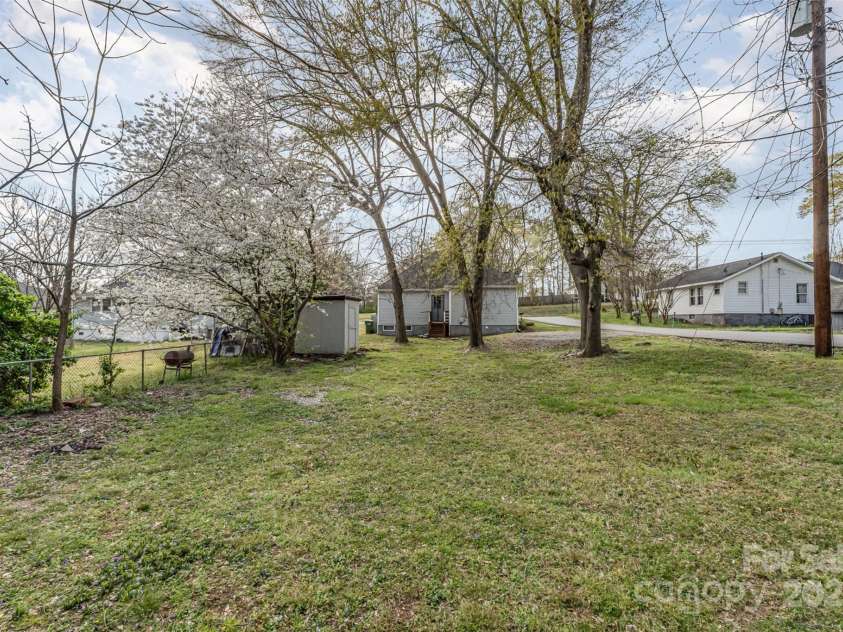 201 Tuckaseege Road, Mount Holly, NC 28120.  MLS# CAR4235092, YatesRealty ID 15875. 