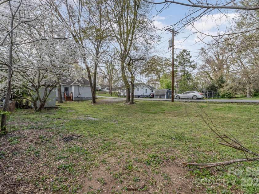 201 Tuckaseege Road, Mount Holly, NC 28120.  MLS# CAR4235092, YatesRealty ID 15875. 