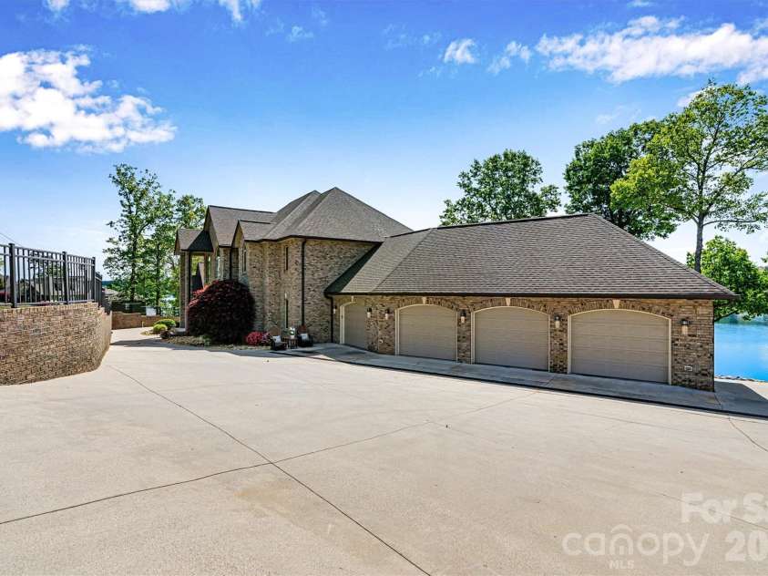 4202 54th Avenue, Hickory, NC 28601.  MLS# CAR4365981, YatesRealty ID 15875. Focused Front Drive/Four Car Garage Entry