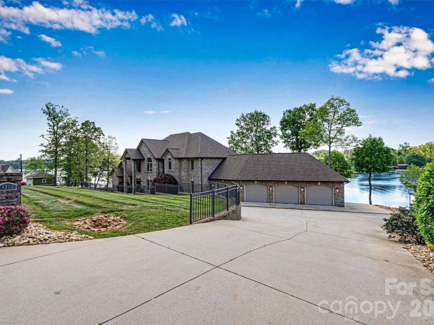 4202 54th Avenue, Hickory, NC 28601.  MLS# CAR4365981, YatesRealty ID 15875. Focused Front Drive/Four Car Garage View