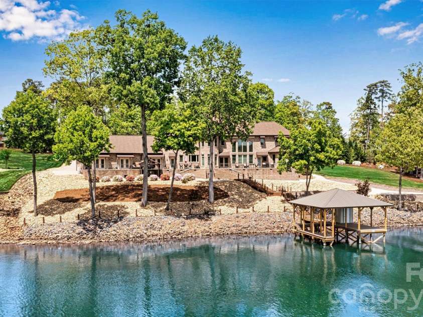 4202 54th Avenue, Hickory, NC 28601.  MLS# CAR4365981, YatesRealty ID 15875. Focused Lakeside/New Stationary Dock View