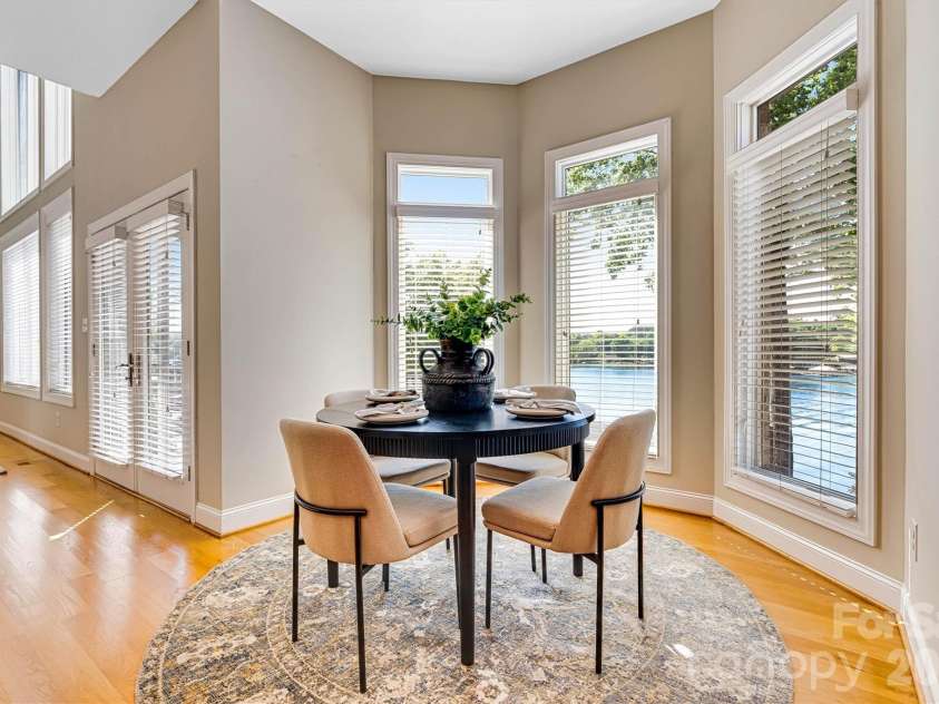 4202 54th Avenue, Hickory, NC 28601.  MLS# CAR4365981, YatesRealty ID 15875. Open Concept Casual Dining/Lakeside View 