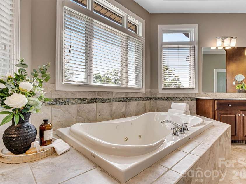 4202 54th Avenue, Hickory, NC 28601.  MLS# CAR4365981, YatesRealty ID 15875. Primary Ensuite/Tub View 