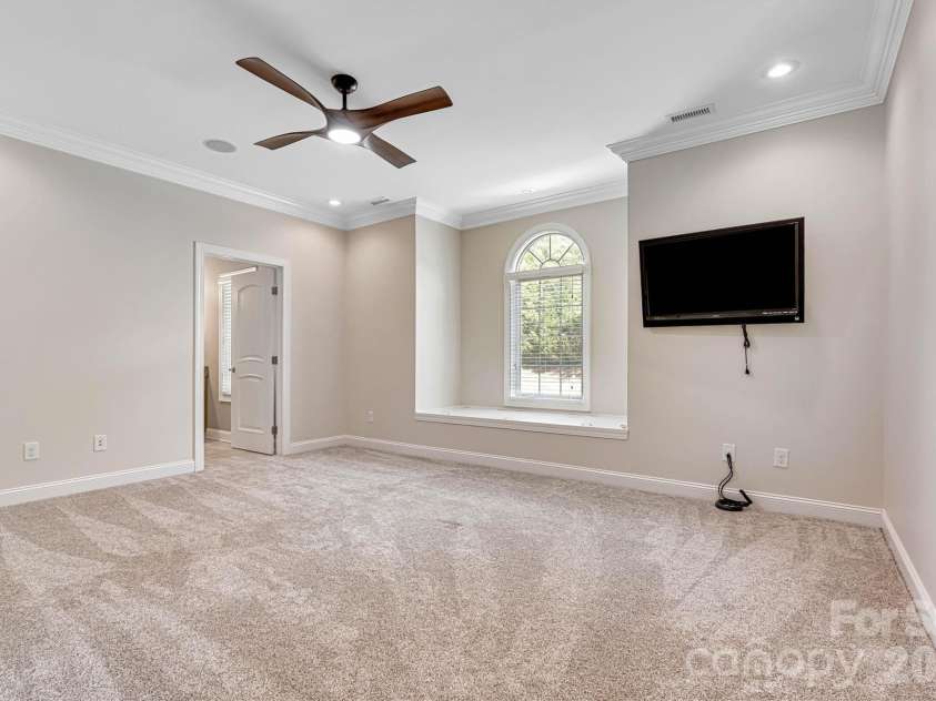 4202 54th Avenue, Hickory, NC 28601.  MLS# CAR4365981, YatesRealty ID 15875. Upper-Leve Flex Room/