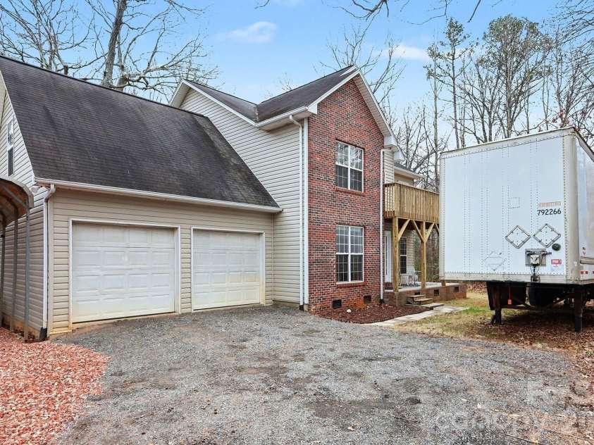 1010 James Street, Charlotte, NC 28216.  MLS# CAR4340340, YatesRealty ID 15876. 