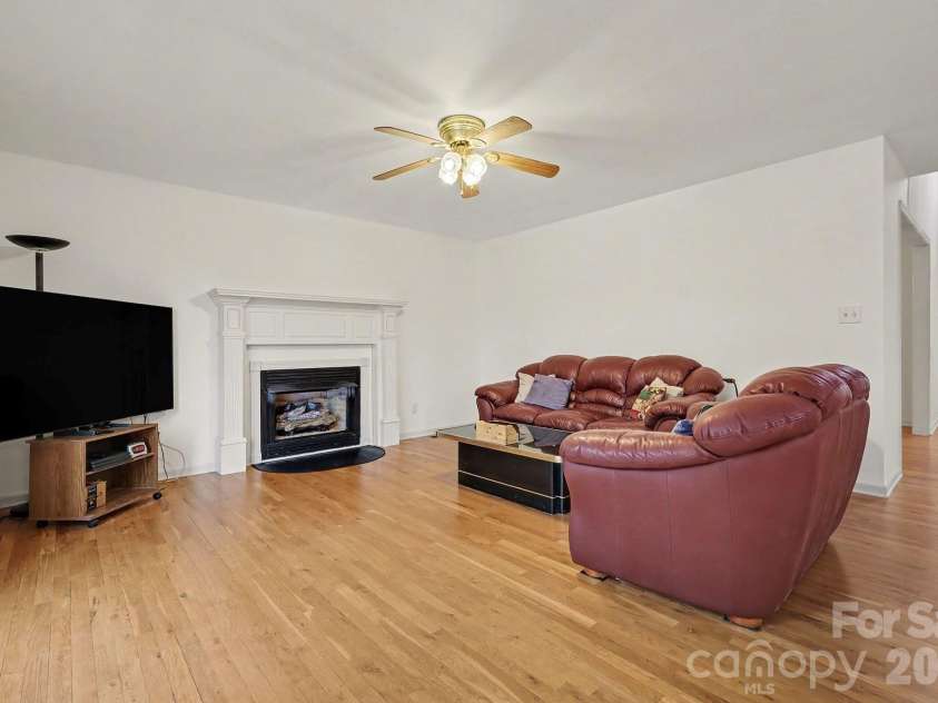 1010 James Street, Charlotte, NC 28216.  MLS# CAR4340340, YatesRealty ID 15876. 