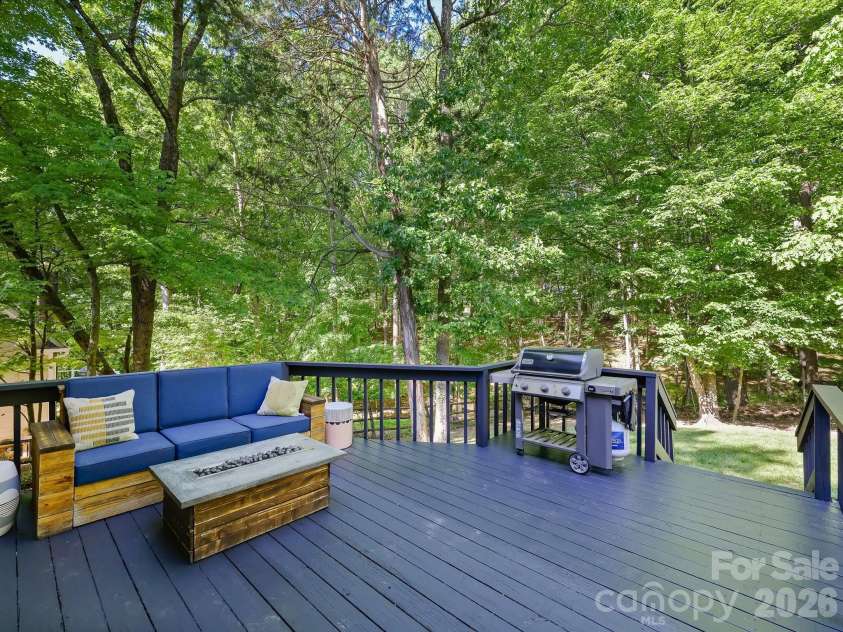 1036 Gateshead Lane, Matthews, NC 28105.  MLS# CAR4369272, YatesRealty ID 15877. 