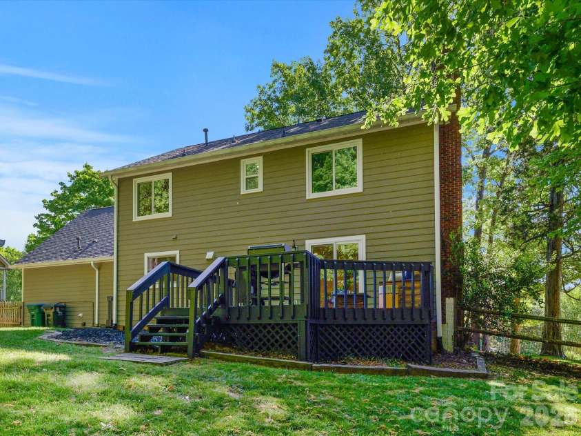 1036 Gateshead Lane, Matthews, NC 28105.  MLS# CAR4369272, YatesRealty ID 15877. 