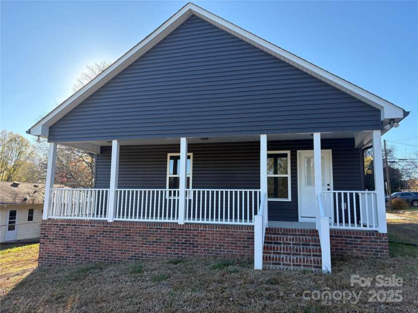 2203 Florida Avenue, Kannapolis, NC 28083.  MLS# CAR4323017, YatesRealty ID 15878. 