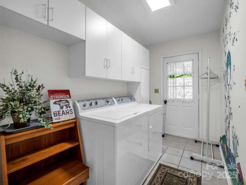 193 Downing Place, Lake Lure, NC 28746.  MLS# CAR4280208, YatesRealty ID 1588. Laundry/mud room is on the main level, adjoins the kitchen and is accessible from the garage and back deck.