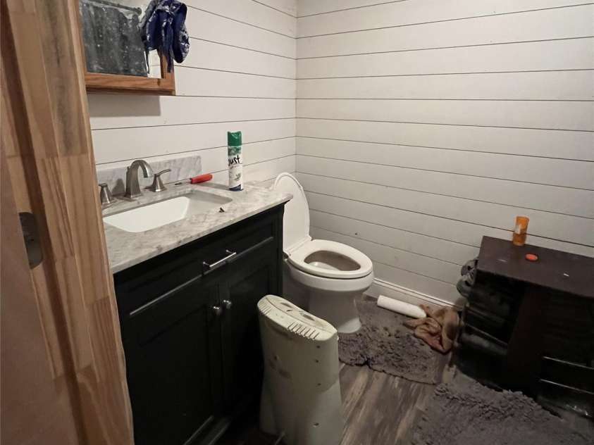 576 Faraway Hill, Lake Toxaway, NC 28747.  MLS# CAR4324985, YatesRealty ID 1588. Ensuite 2