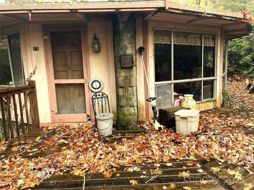 576 Faraway Hill, Lake Toxaway, NC 28747.  MLS# CAR4324985, YatesRealty ID 1588. Front Door