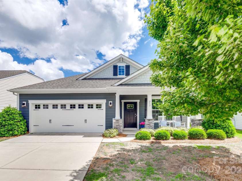 217 Barberry Drive, Belmont, NC 28012.  MLS# CAR4257813, YatesRealty ID 15881. 